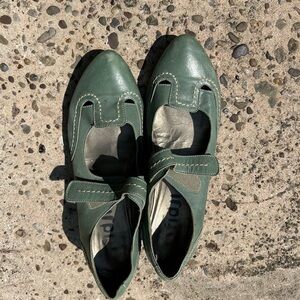 Fidji leather pumps sz9.5